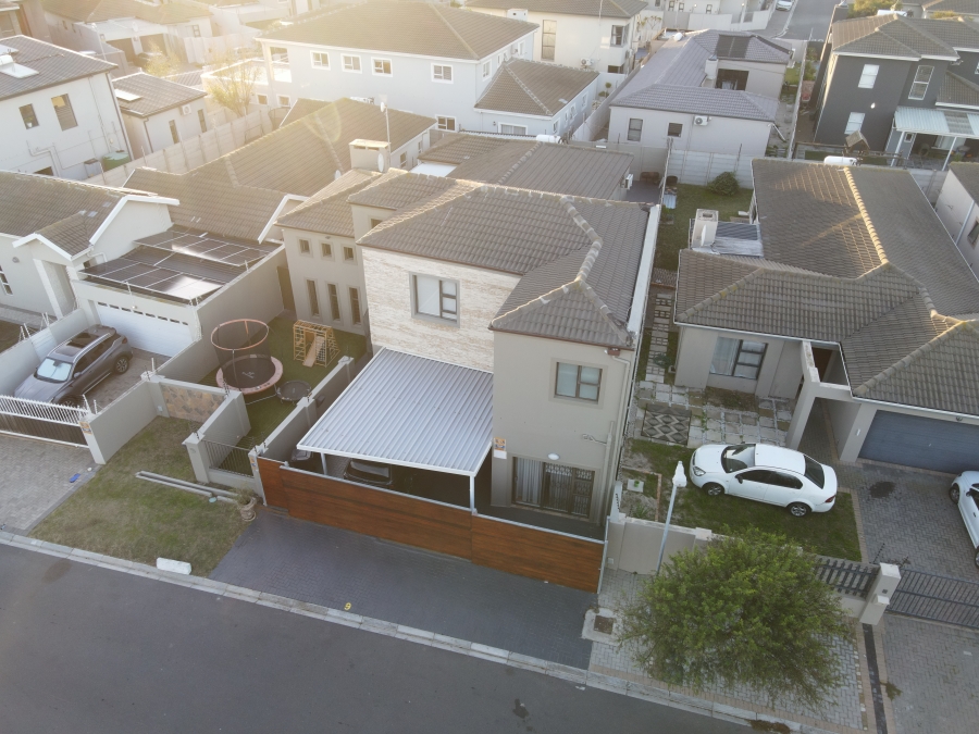5 Bedroom Property for Sale in Parklands North Western Cape
